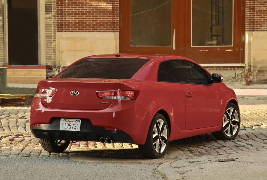  Kia Forte Koup 2009 года  (фото 2 из 169)